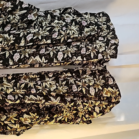 2/$20 Entro L Crochet Leaf Open Cardigan - Picture 5 of 11